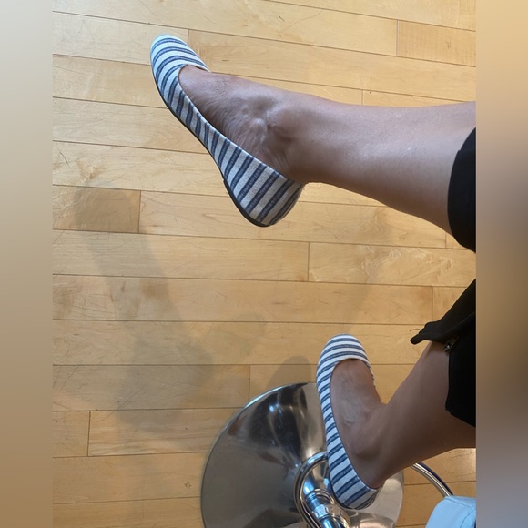 Women's Basic Slip On Casual Shoes Ballet Style White Blue Stripe Sz 8.5 - Picture 11 of 13